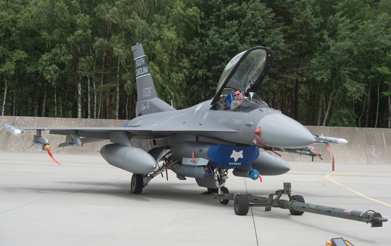 32 Baza Lotnictwa Taktycznego w Teodorach, (gm/cat) PAP/Grzegorz Michałowski