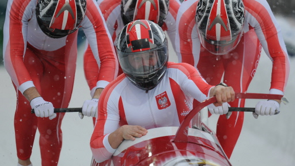 Polska załoga w czwórkach bobslejowych pilotowana przez Dawida Kupczyka, zajęła 13. miejsce w zawodach Pucharu Świata w kanadyjskim Calgary.