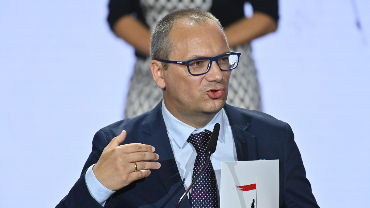 PiS oddaje władzę a zarząd Polskiej Fundacji Narodowej dostaje nowe umowy