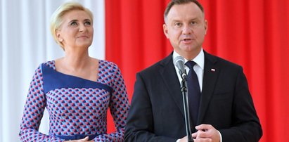 Wpadka prezydenta Andrzeja Dudy na rozpoczęciu roku szkolnego. Na szczęście na posterunku była małżonka