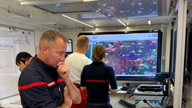 Slovenskí hasiči s modulom bezpečného hasenia dorazili do Francúzska