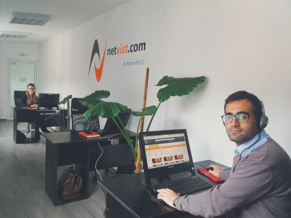 Kako govori ruski, nije mu bilo teško da razume i srpski jezik, s tim što, kako kaže, još uvek ima poteškoća u održavanju dužeg razgovora