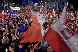 Demonstracja KOD pod Sejmem (Komitet Obrony Demokracji) przeciwko reformom PiS w wymiarze sprawiedli