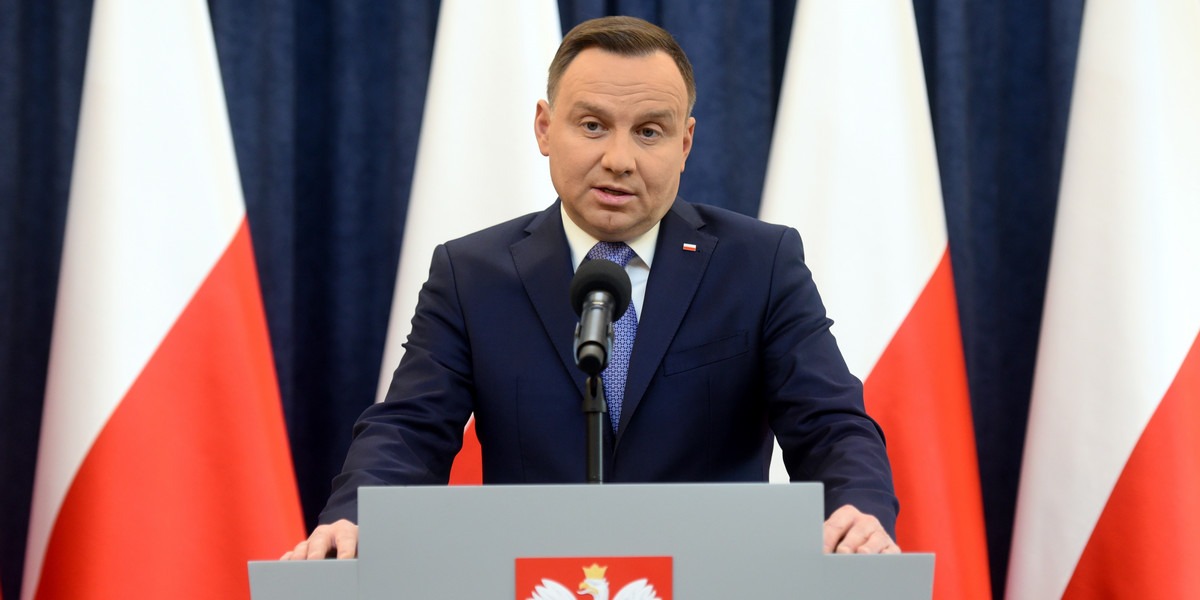 Andrzej Duda znieważony? Trzej maturzyści stanęli przed sądem. Donos potwierdził syn radnej PiS.