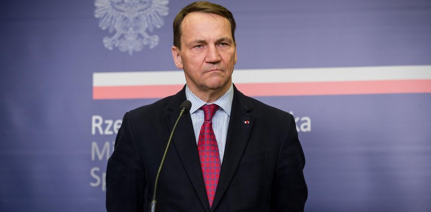 Sikorski ostro o PiS. "Przepalili pół miliarda złotych"