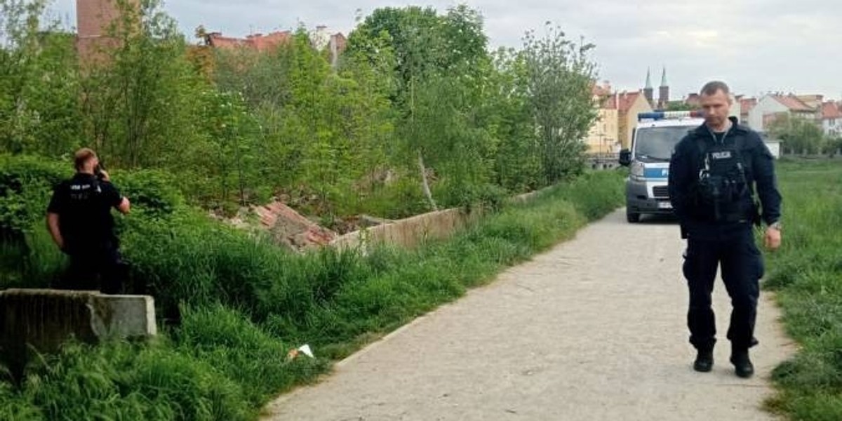 Makabra w Legnicy. Znaleziono zwłoki zawinięte w poszewkę.