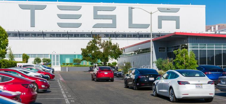 Tesla usunęła zdublowany element układu kierowniczego, nie mówiąc o tym swoim klientom