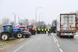 Mer Lwowa o blokadach na granicy z Polską: Prorosyjscy prowokatorzy rozsypali ukraińskie zboże