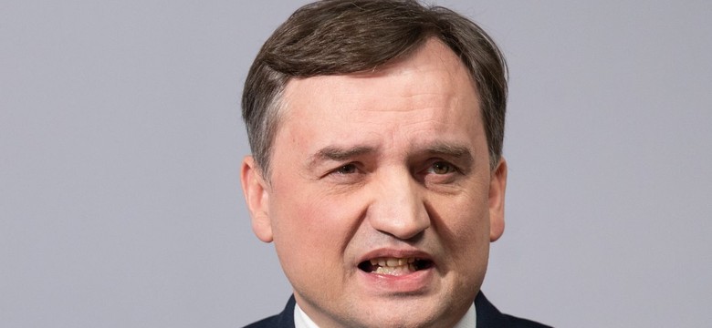 Ziobro w kopalni z bronią za paskiem. TŁUMACZENIE ministra