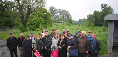 Trzeba zburzyć domy, żeby ratować śmietnisko