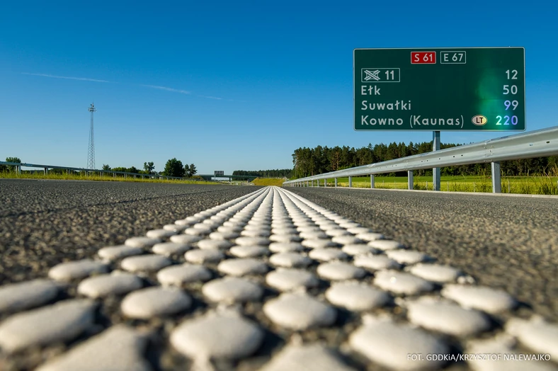 Tablica szlaku drogowego na drodze S61 - Via Baltica