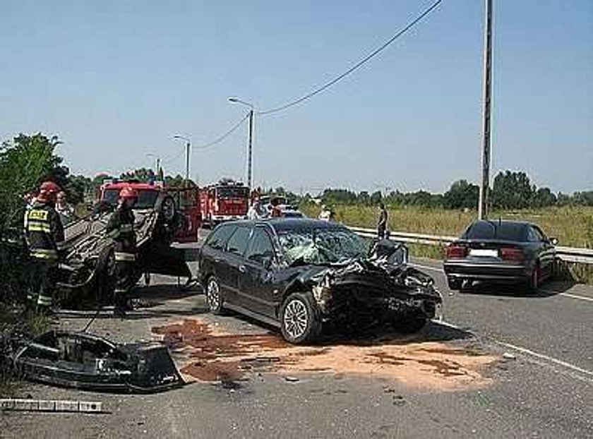 Potworny wypadek. 1 osoba nie żyje, zmiażdżone auta. FOTY