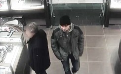 Miał ukraść biżuterię i zegarki za ponad 700 tys. złotych. Poszukuje go stołeczna policja