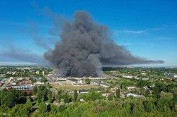 Seria pożarów na Mazowszu. Hala, szkoła i kilka innych. Rzecznik KSP pytany, czy można je łączyć