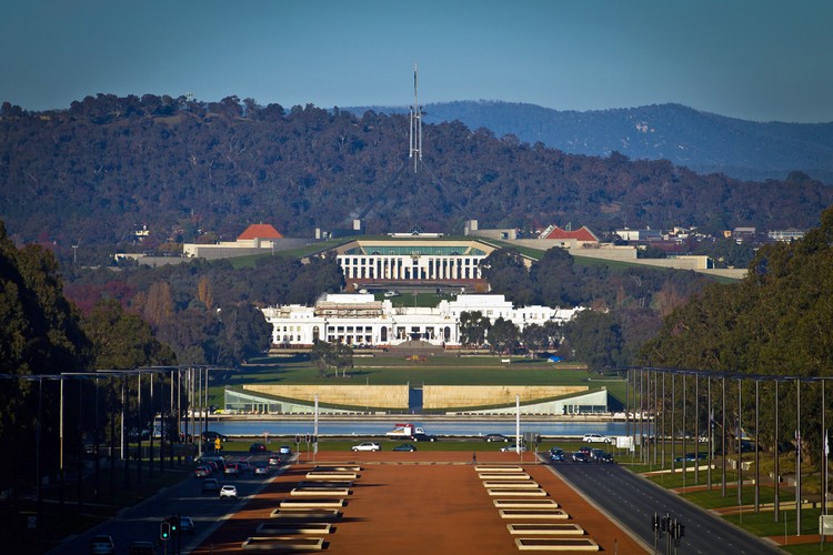 Australia to jeden z trzech anglosaskich krajów, które znalazły się w czołówce zestawienia. Autorzy badania wzorowo oceniają w tym państwie przestrzeganie praw człowieka (maksymalna ocena). Zdecydowanie największej poprawy wymaga ich zdaniem poziom uczestnictwa obywateli w życiu politycznym. Na zdj. parlament Australii, Canberra.