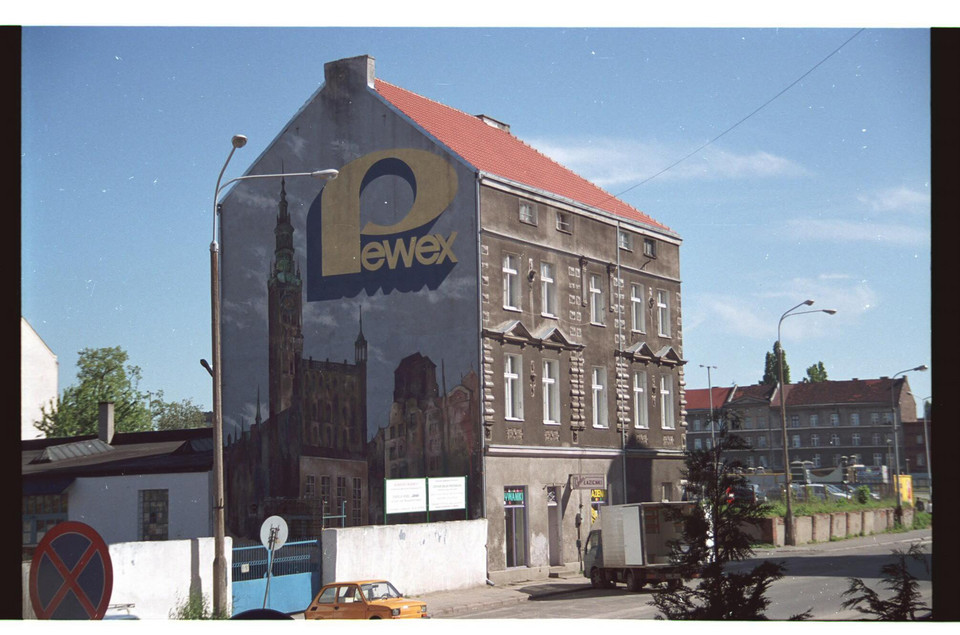 Reklama sklepu Pewex w Gdańsku