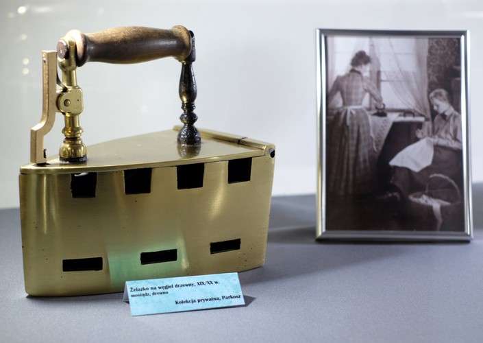 AKCESORIA DAWNEJ PERFEKCYJNEJ PANI DOMU