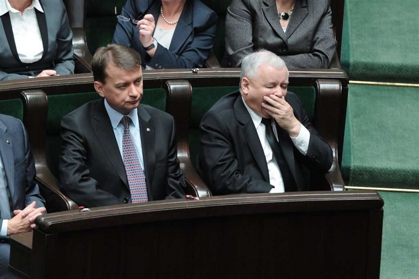 Kaczyński rozmawiał przez telefon na expose