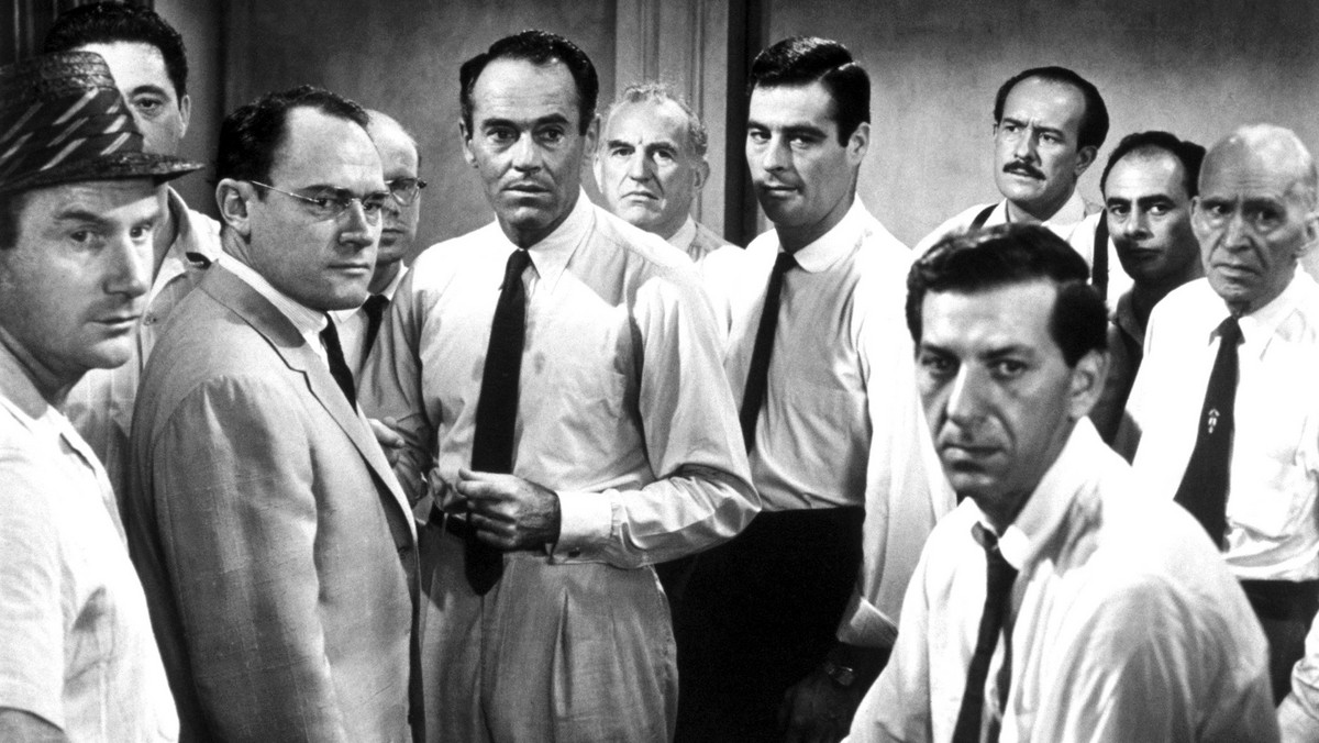 Reżyseria: Sidney Lumet. W rolach głównych: Henry Fonda, Lee J. Cobb, Jack Warden, Edward Binns, Ed Begley, E. G. Marshall. 1957.