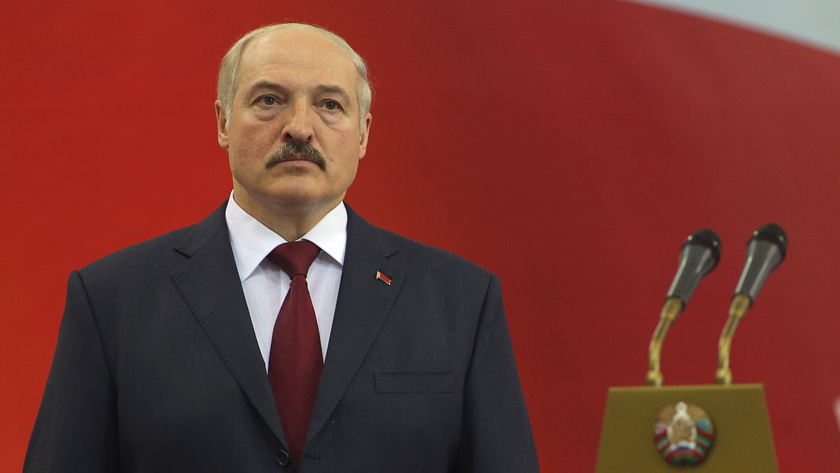 Miliony dolarów są przeznaczane na wspieranie sił, które destabilizują sytuację na Białorusi - oświadczył prezydent Alaksandr Łukaszenka na uroczystości z okazji Dnia Obrońców Ojczyzny.