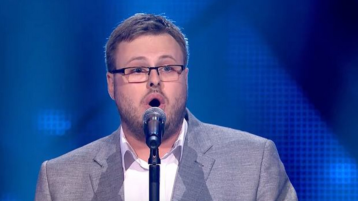 Michał Steciak zachwycił publiczność i jurorów "The Voice of Poland" nieoczywistym wykonaniem wielkiego przeboju Andrei Bocellego "Time to Say Goodbye". 