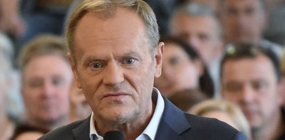 Donald Tusk z trudem powstrzymywał łzy. Ministerstwo edukacji komentuje jego wystąpienie