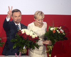 Ile kosztowała wygrana Dudy? Mniej milionów niż na Kaczyńskiego