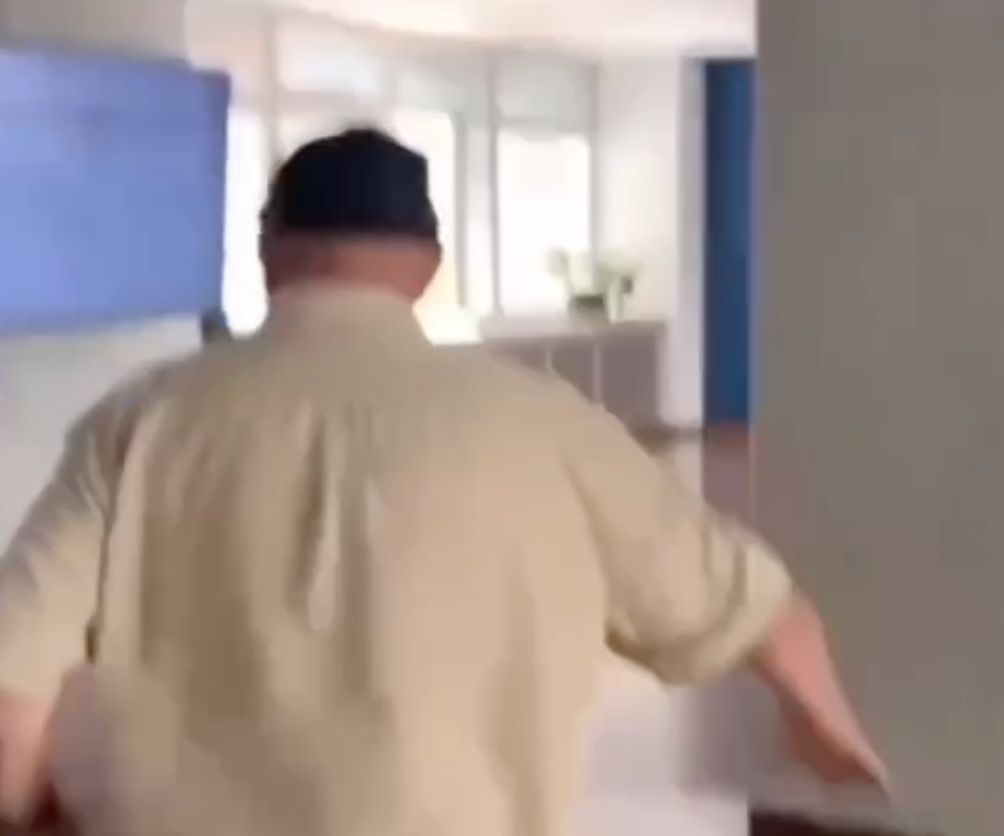 Expredseda FPU Matúš Oľha zutekal pred novinármi.