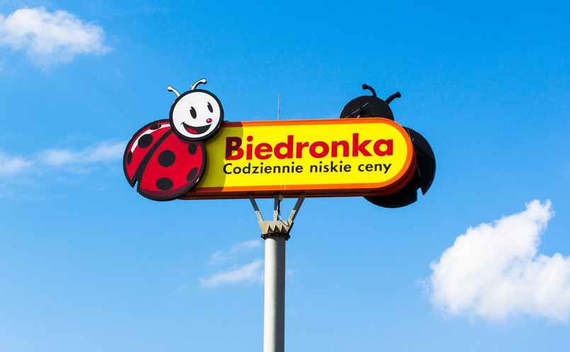 Biedronka wprowadziła możliwość zapłaty zbliżeniowo za zakupy do 100 zł bez konieczności potwierdzania ich kodem PIN we wszystkich sklepach sieci w Polsce