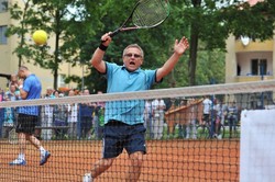 Znanemu polskiemu aktorowi brakuje kilku centymetrow. Gdzie?