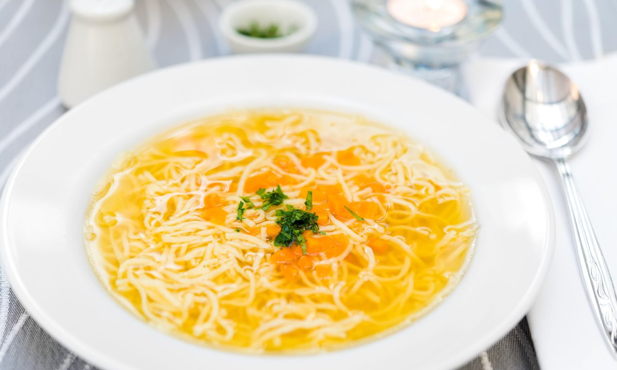 Najgorszy moment na posolenie rosołu. Zepsujesz cały smak zupy