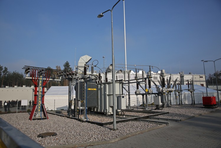 W Laboratorium Aerodynamiki Przepływów Turbinowych w Zielonce pod Warszawą testowanie będą, w skali 1:1 lub mniejszej, prototypy turbin niskiego ciśnienia, wykorzystywane w silnikach lotniczych nowej generacji. <br><br> (mr) PAP/Rafał Guz