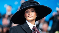 Rihanna pikáns fotói felrobbantották az internetet, egy szál bikiniben pózol az állapotos énekesnő