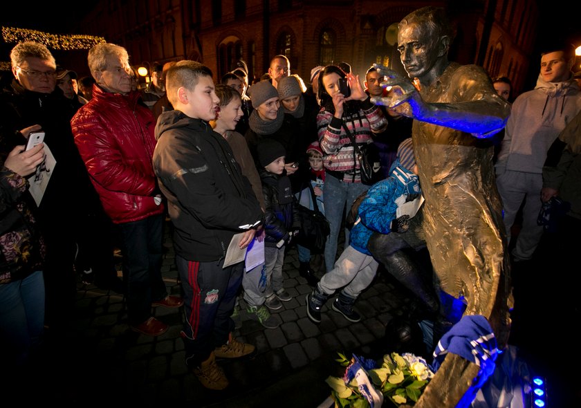 Odsłonięcie pomnika Gerarda Cieślika w Chorzowie