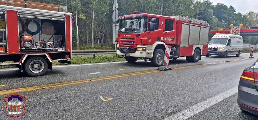 Czołowe zderzenie z udziałem pojazdu nauki jazdy na S1 - 29.09.2022 - autor: 112tychy.pl