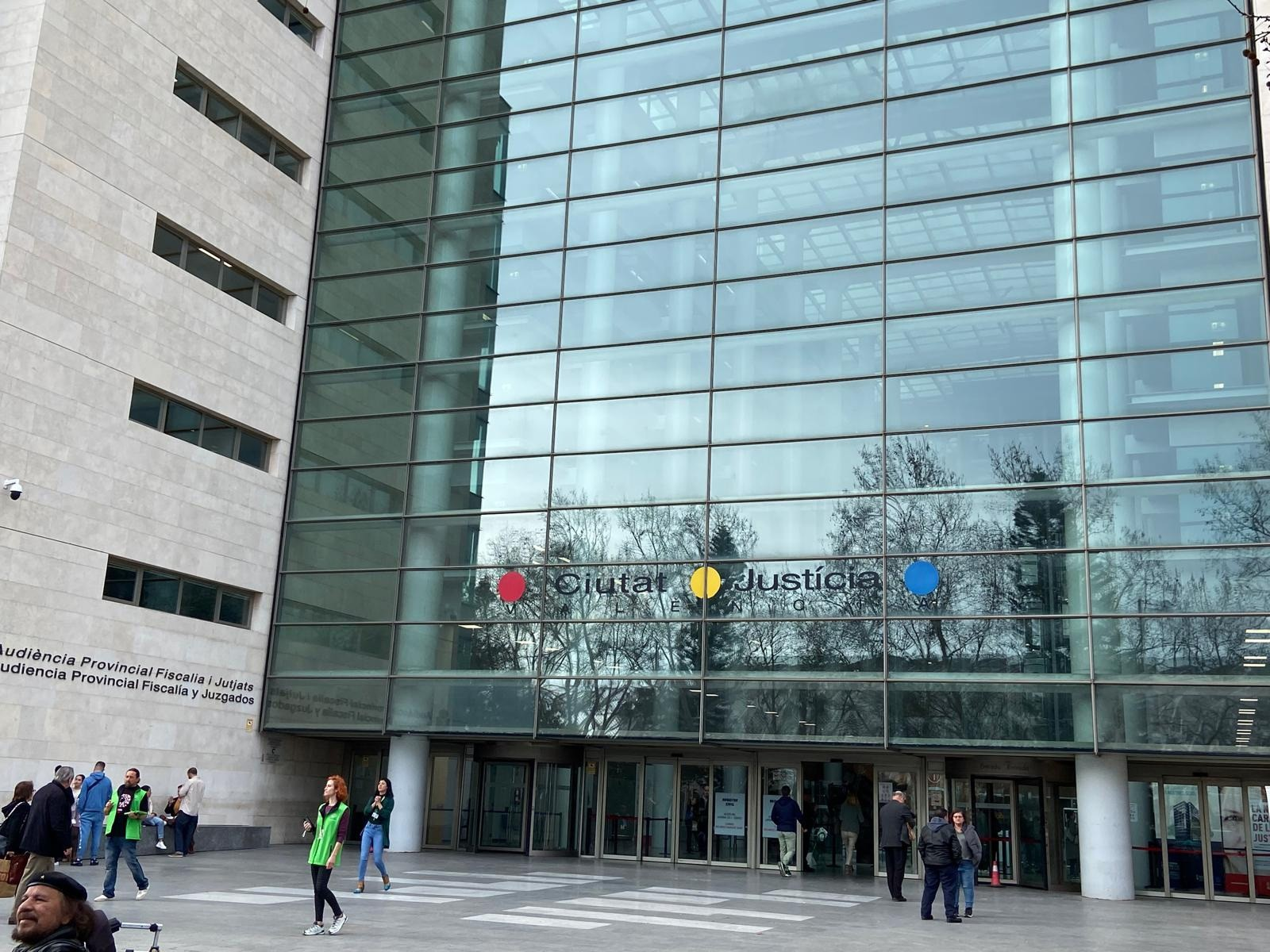 Prisión por llamar 'negrito' a un médico y amenazarlo de muerte