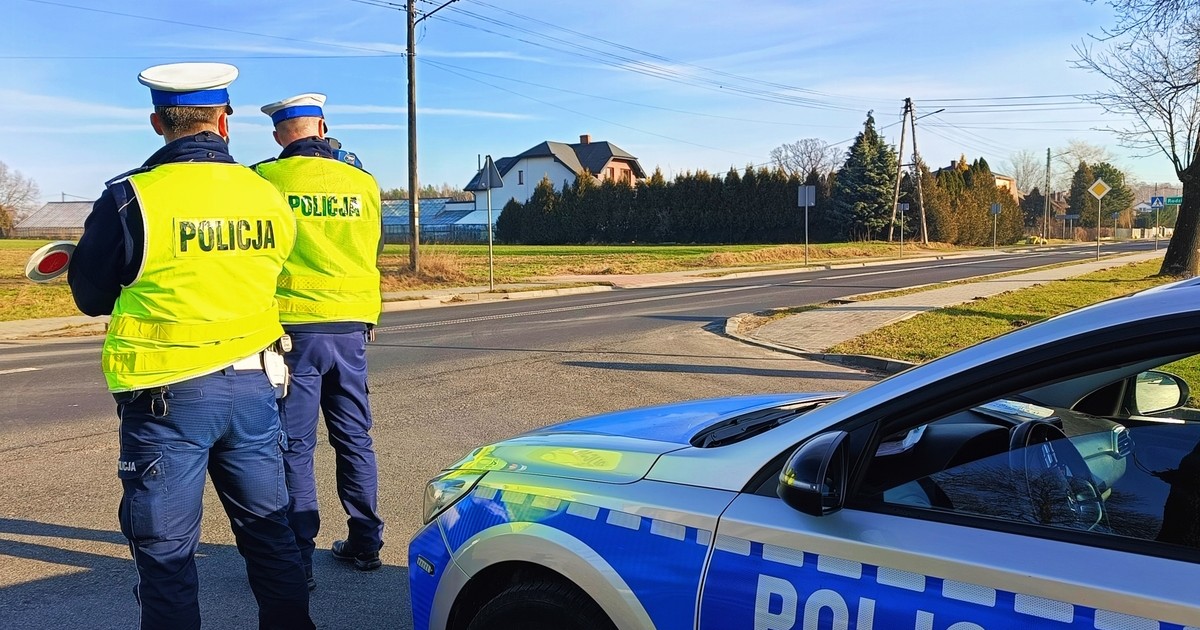  Taki policjant nie może zatrzymać kierowcy do kontroli. Liczy się znak i ubranie