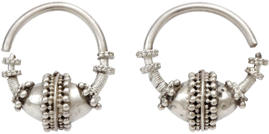 Naušnice XIII vek, srebro, Muzej primenjene umetnosti