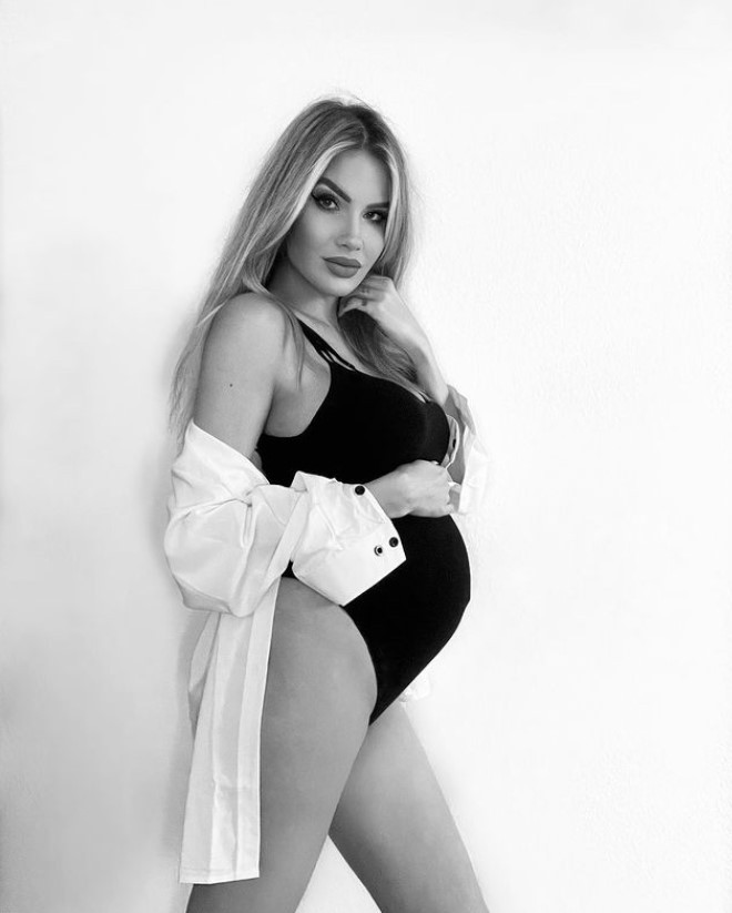 Finalistka Miss Slovensko 2015 Bronislava Gregušová v 30. týždni tehotenstva.