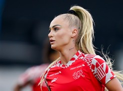 Alisha Lehmann miss mundialu. Niejeden mężczyzna chciałby kopać piłkę tak jak ona [FOTO]