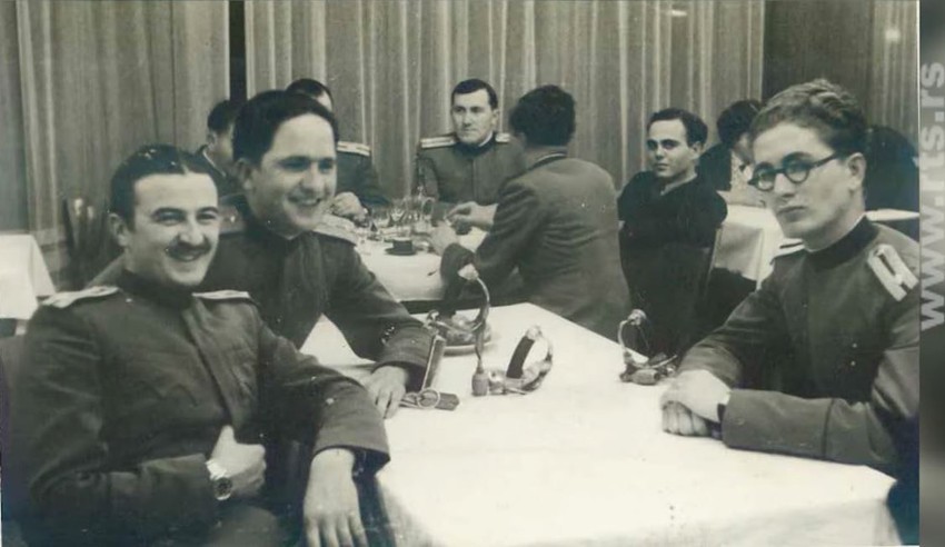 Oficiri Kraljevine Jugoslavije.  Božidar Žugić, drugi sa leve strane.