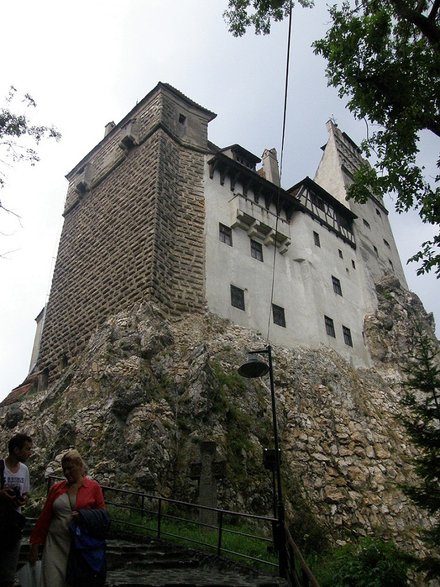 U podnóża zamku Bran