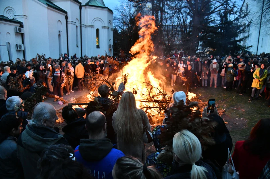 Tradicionalno paljenje badnjaka