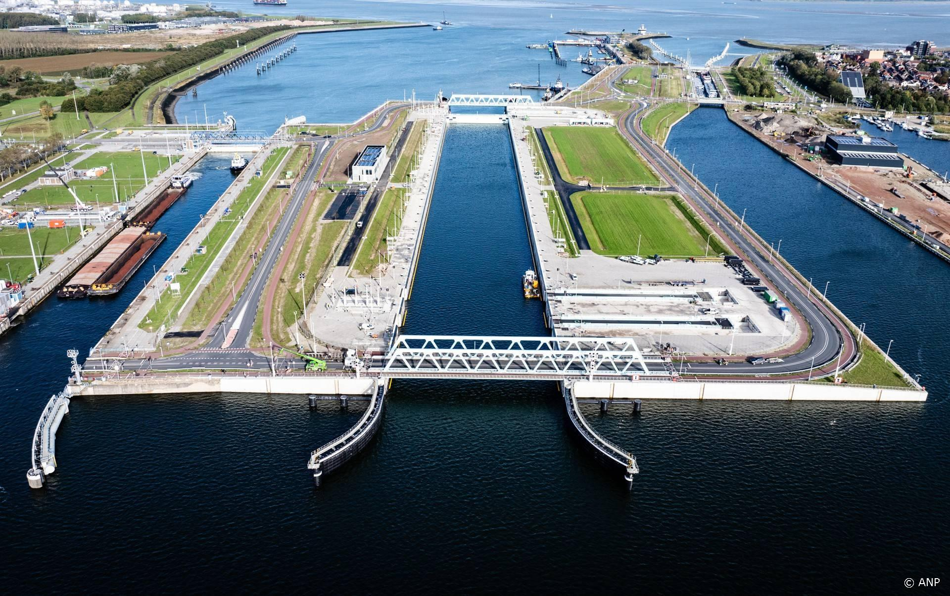 Proefvaart maandag: Schip van 38 meter door kanaal - één meter breder dan ooit