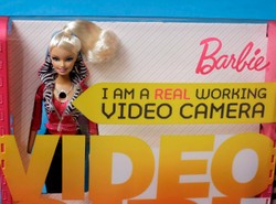 Nowa lalka Barbie to marzenie każdego pedofila?