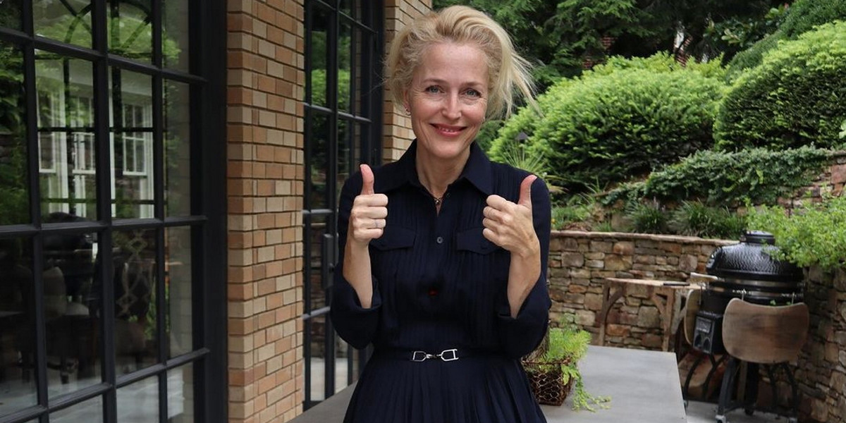 Gillian Anderson przyznała, że zrezygnowała z noszenia biustonosza.