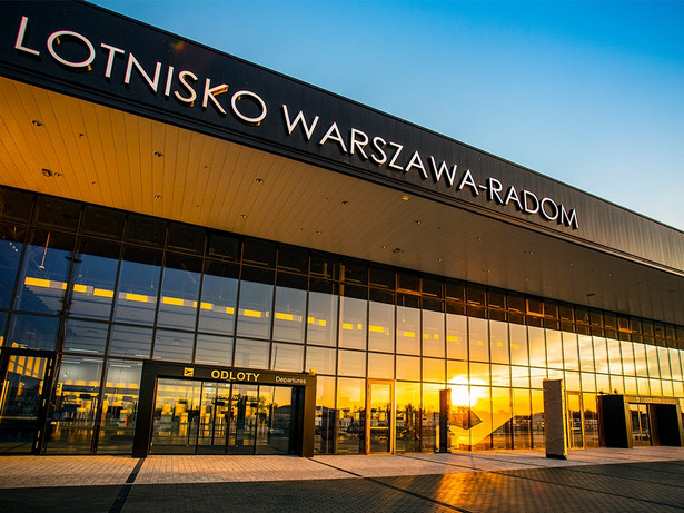 8 tygodni Lotniska Warszawa-Radom. Ilu pasażerów odprawiło?