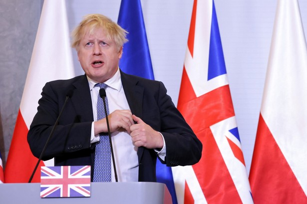 Warszawa, 10.02.2022. Premier Wielkiej Brytanii Boris Johnson wziął udział w konferencji prasowej w siedzibie Kancelarii Prezesa Rady Ministrów w Warszawie, 10 bm. Głównym powodem wizyty premiera Wielkiej Brytanii jest kwestia bezpieczeństwa w regionie, ze szczególnym uwzględnieniem działań Rosji wobec Ukrainy. Premier Boris Johnson przebywa z jednodniową wizytą w Polsce. (aldg) PAP/Leszek Szymański