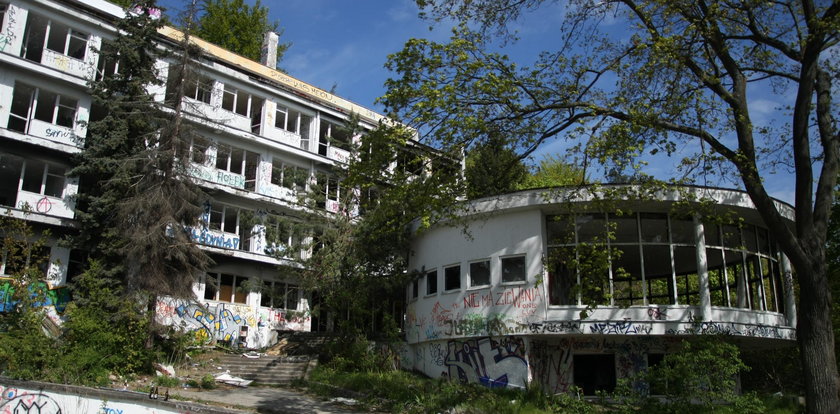 Sanatorium w Orłowie było perełką Gdyni, dziś popada w ruinę. Oto jak wygląda w środku