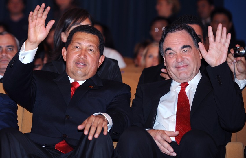 Oliver Stoun i Ugo Čavez na premijeri filma "Južno od granice" 2009.